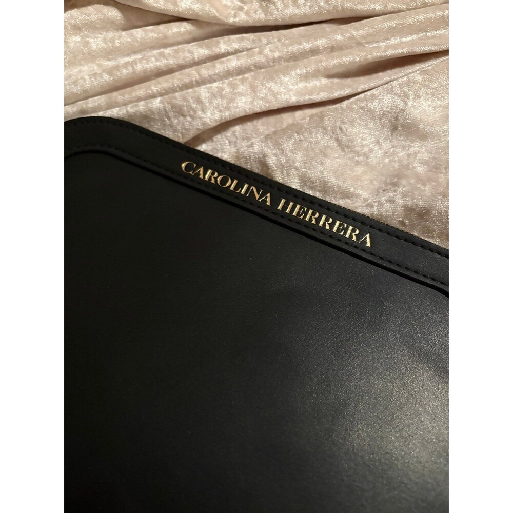 Carolina Herrera black makeup trousseau - Picture 2 of 4